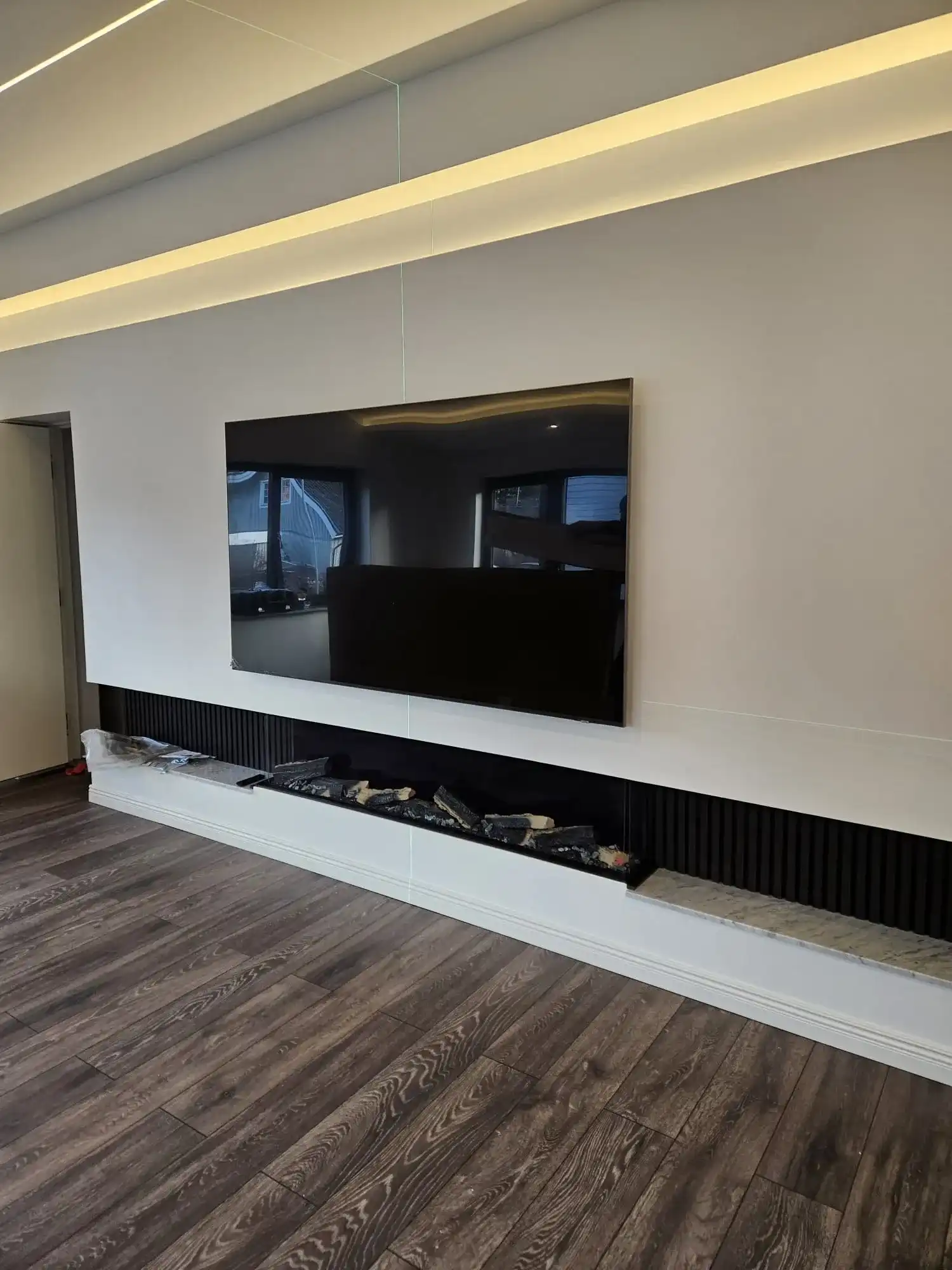 Stilren tillbyggnad – från modern utsida till lyxig insida bild 1